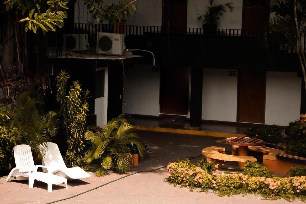 Hotel Gina Tecomán Esterno foto